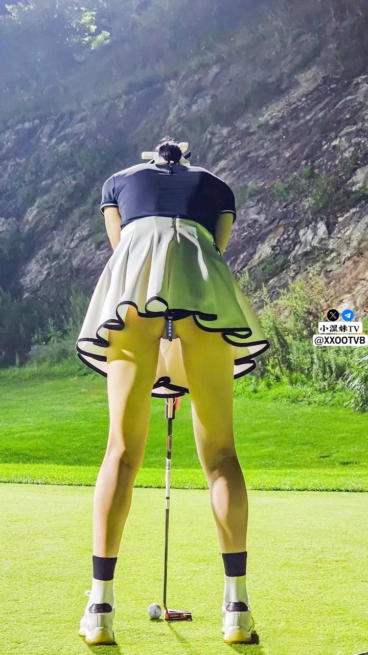 粉嫩美乳少妇揉搓奶子挤奶水 诱人大白奶子挤压奶水再瓶子里非常诱人 很是诱惑喜欢不要错过
